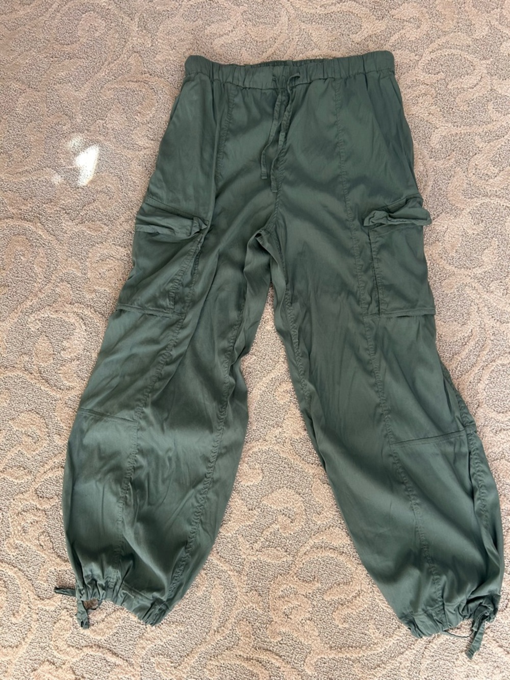lululemon athletica army Green Elastic Waist Pants